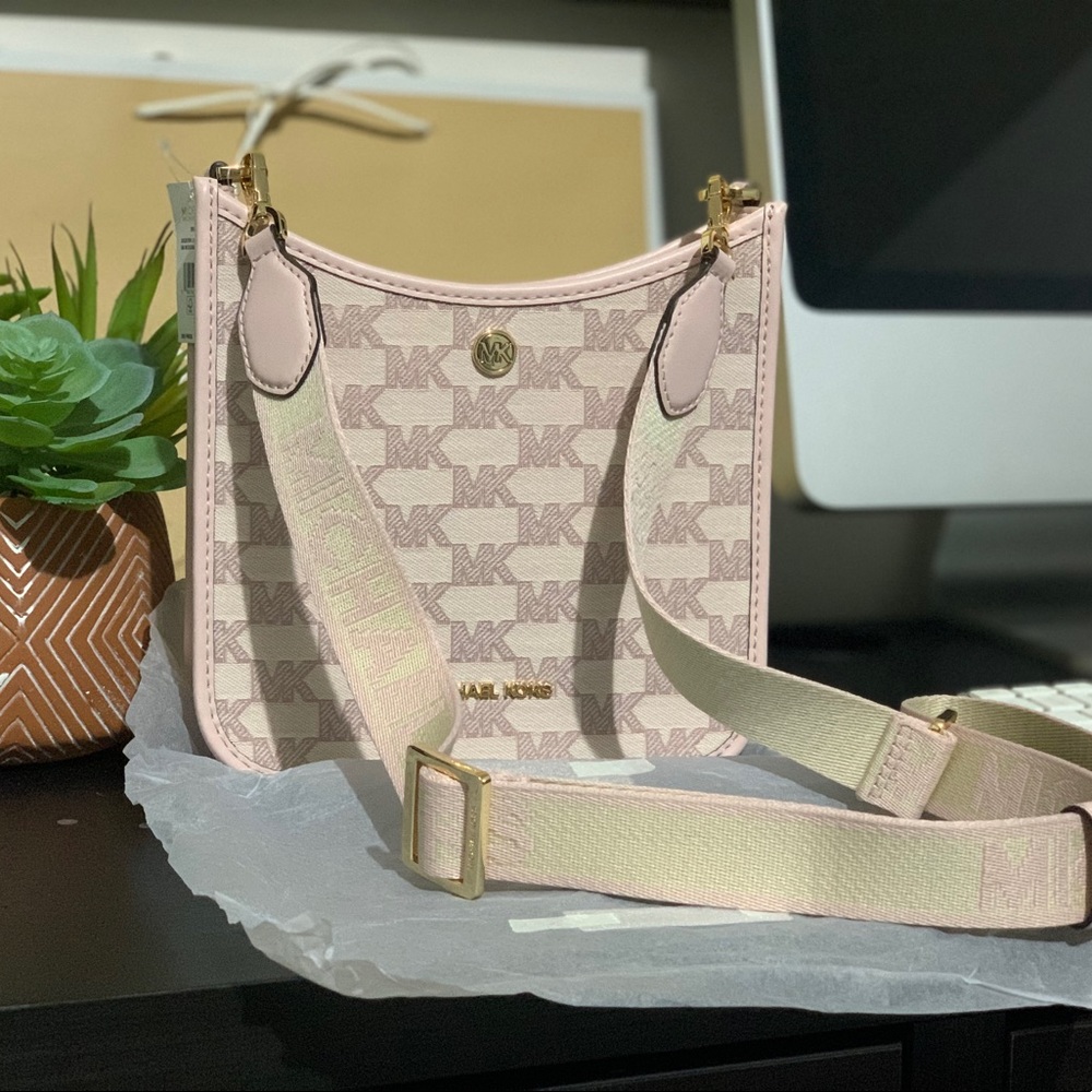MICHAEL KORS BRILEY SMALL MESSENGER
CROSSBODY BAG MK POWDER BLUSH MULTI